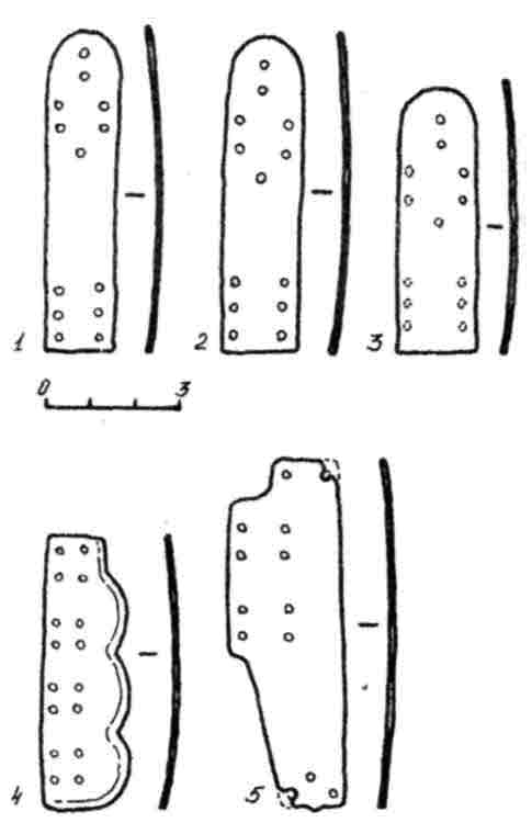 Рис. 2. Образцы пластин панцирей ламеллярного набора из Гомельской мастерской начала XIII в.: I—3 — тип А; 4 - тип Б; 5 — тип В.